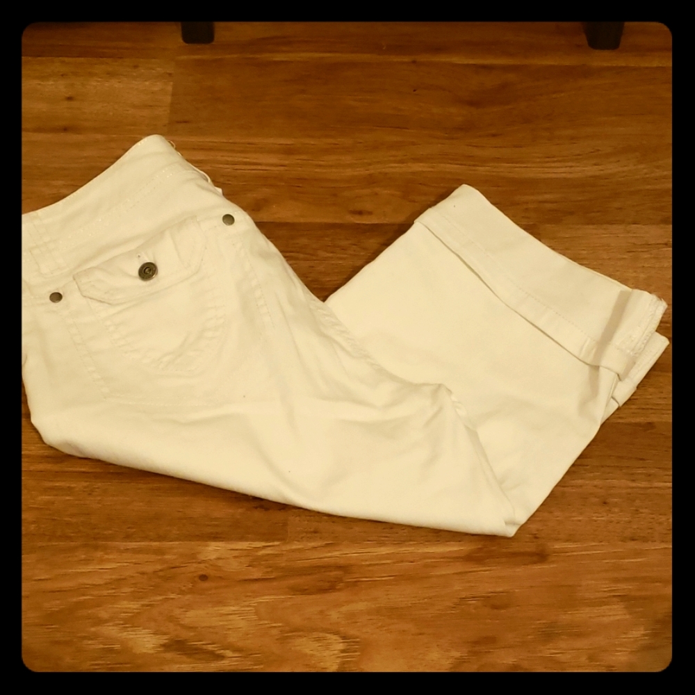 Long shorts / cropped pants